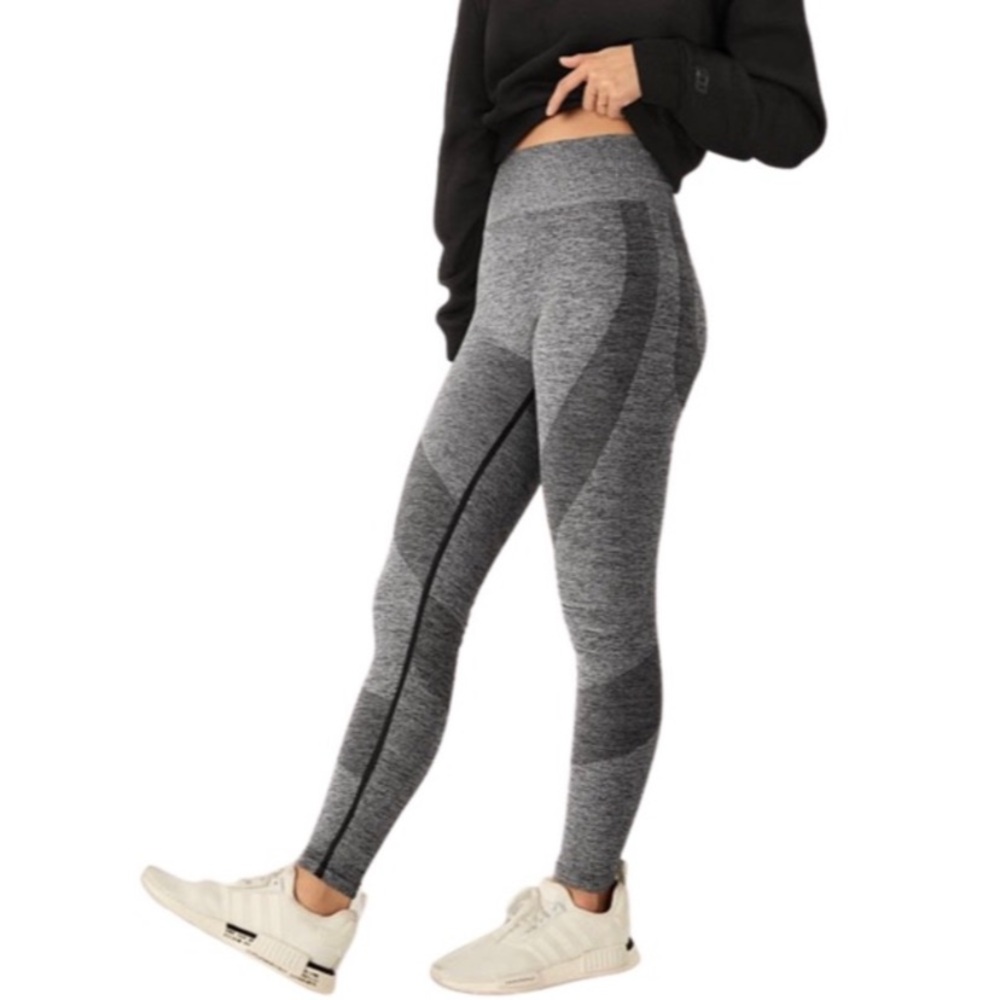 Victoria Secret Pink Active Seamless High Waisted
Leggings Size Medium